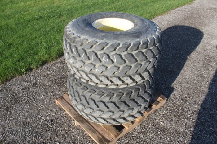 Firestone A set a 4 turf tires off of JD 5000 sieries tractor. 2-21.5x16.1 and 2- 9.5x16