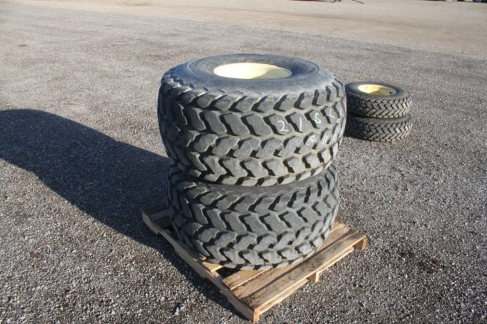 Firestone A set a 4 turf tires off of JD 5000 sieries tractor. 2-21.5x16.1 and 2- 9.5x16 - Image 2