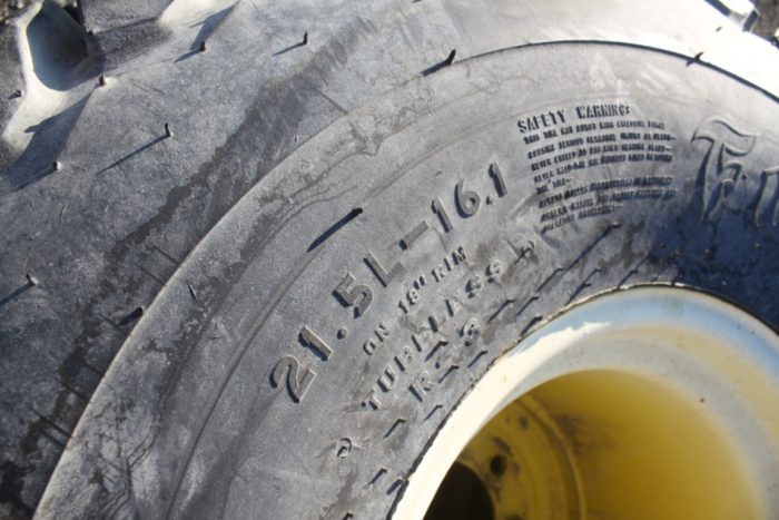 Firestone A set a 4 turf tires off of JD 5000 sieries tractor. 2-21.5x16.1 and 2- 9.5x16 - Image 7