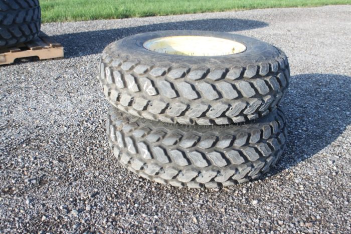 Firestone A set a 4 turf tires off of JD 5000 sieries tractor. 2-21.5x16.1 and 2- 9.5x16 - Image 10