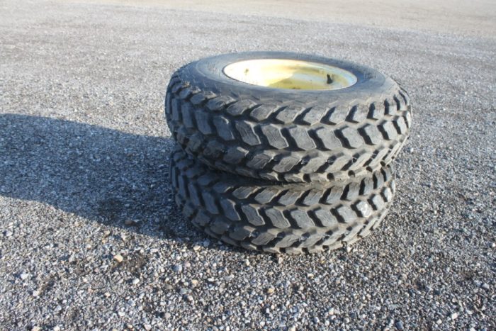 Firestone A set a 4 turf tires off of JD 5000 sieries tractor. 2-21.5x16.1 and 2- 9.5x16 - Image 11