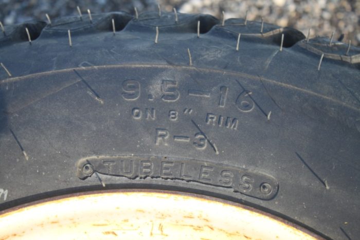 Firestone A set a 4 turf tires off of JD 5000 sieries tractor. 2-21.5x16.1 and 2- 9.5x16 - Image 14