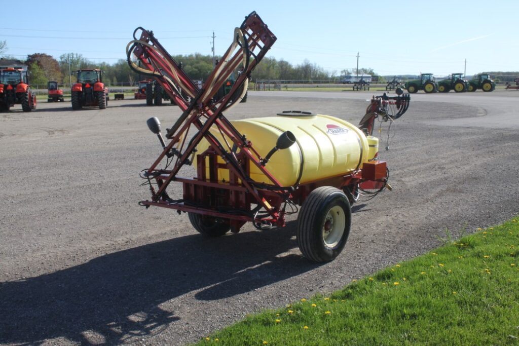 Hardi TR300, trail sprayer, 32′ boom, foam markers, one owner – Hahn ...