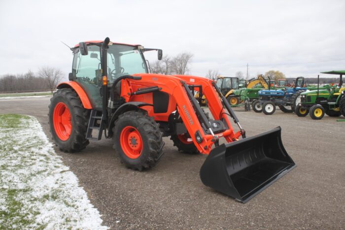 Kubota M135 GX 4wd tractor, cab, air, New M52 loader, 4 remotes, 460/85R-38, powershift. - Image 4