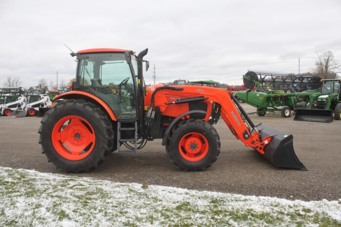 Kubota M135 GX 4wd tractor, cab, air, New M52 loader, 4 remotes, 460/85R-38, powershift. - Image 5