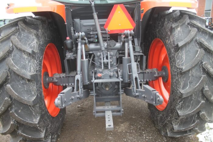 Kubota M135 GX 4wd tractor, cab, air, New M52 loader, 4 remotes, 460/85R-38, powershift. - Image 9