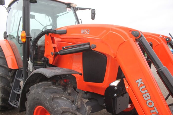 Kubota M135 GX 4wd tractor, cab, air, New M52 loader, 4 remotes, 460/85R-38, powershift. - Image 12