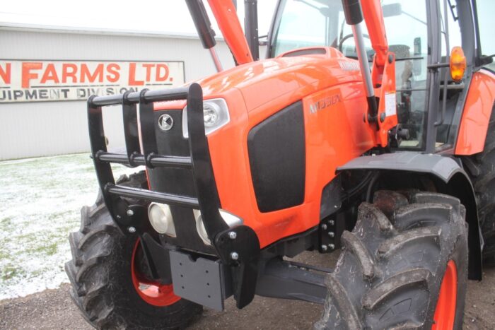 Kubota M135 GX 4wd tractor, cab, air, New M52 loader, 4 remotes, 460/85R-38, powershift. - Image 14