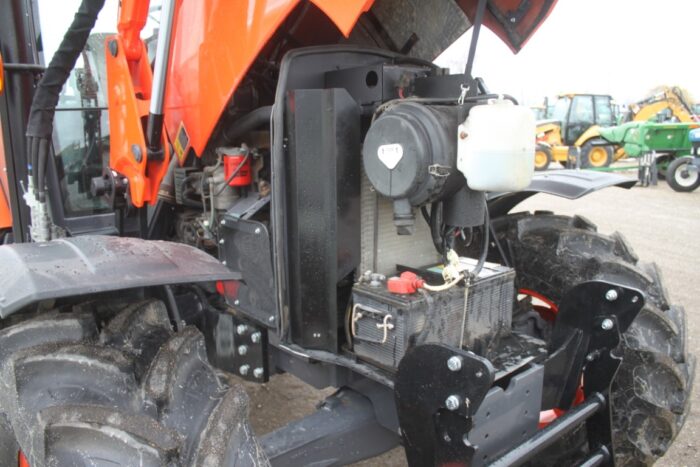 Kubota M135 GX 4wd tractor, cab, air, New M52 loader, 4 remotes, 460/85R-38, powershift. - Image 17