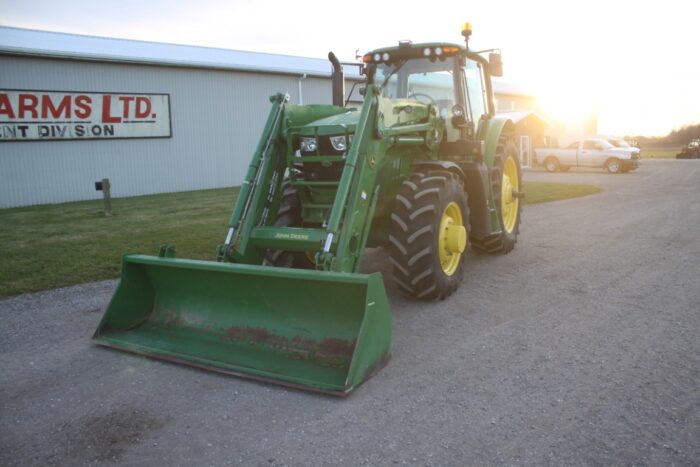 JD 6145M 4wd tractor, cab, air, 640R SL loader, 3rd function, 24 AutoQuad w/ creeper, 3 remotes, autotrac ready, Firestone 18.4R42, 1800 hours, 2018 model, one owner - Image 2