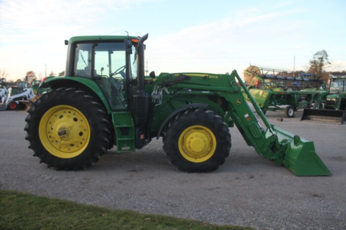 JD 6145M 4wd tractor, cab, air, 640R SL loader, 3rd function, 24 AutoQuad w/ creeper, 3 remotes, autotrac ready, Firestone 18.4R42, 1800 hours, 2018 model, one owner - Image 5