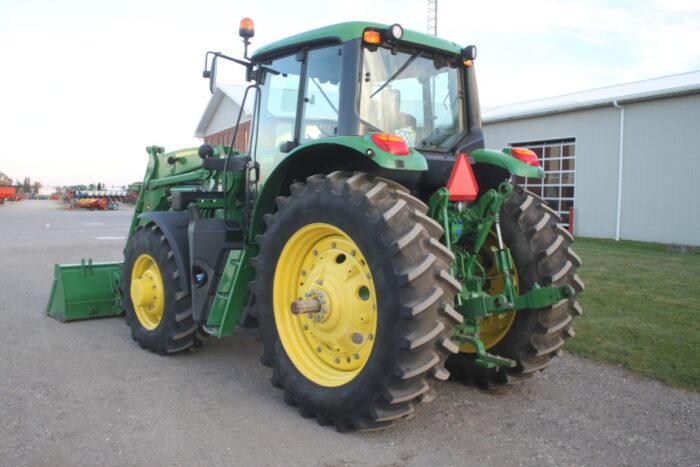 JD 6145M 4wd tractor, cab, air, 640R SL loader, 3rd function, 24 AutoQuad w/ creeper, 3 remotes, autotrac ready, Firestone 18.4R42, 1800 hours, 2018 model, one owner - Image 8