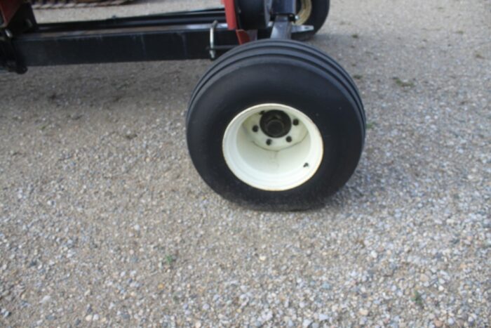 Challenger HC30 30' header carrier wagon, 12" floatation tires, black - Image 5