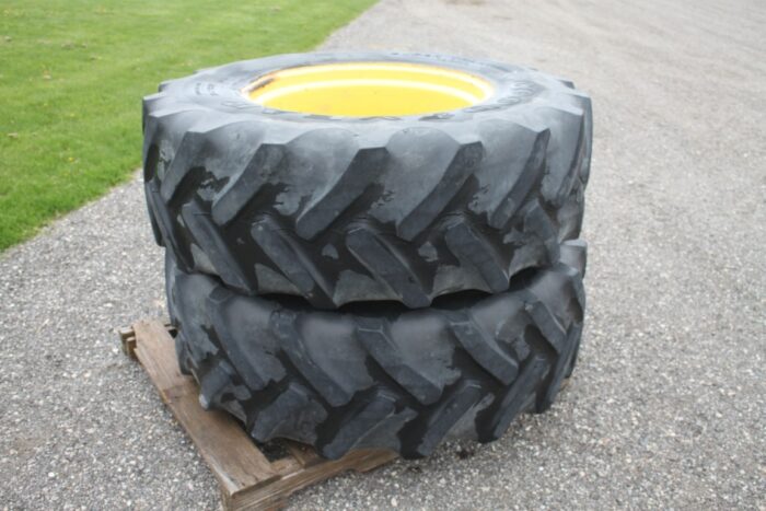 Set of 16.9x28 tires and rims