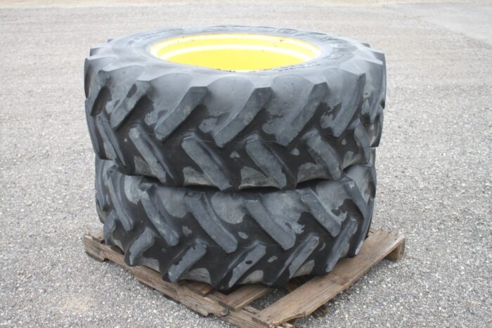 Set of 16.9x28 tires and rims - Image 2