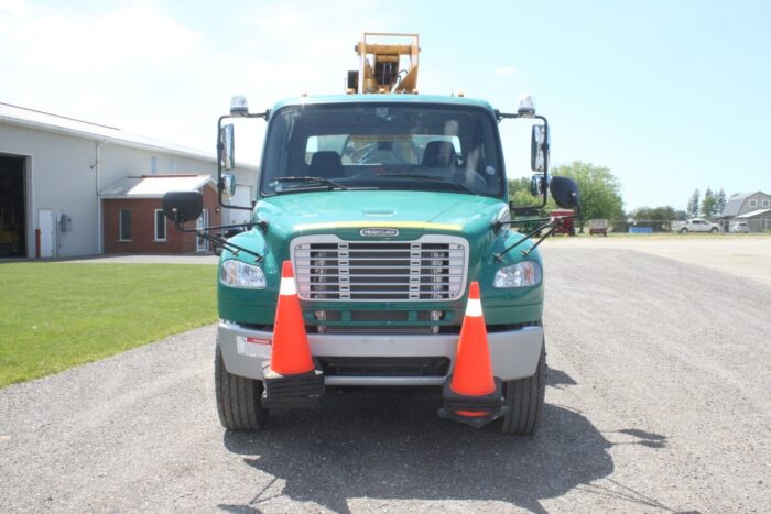 Freightliner M2 106 medium duty truck, green - Image 3