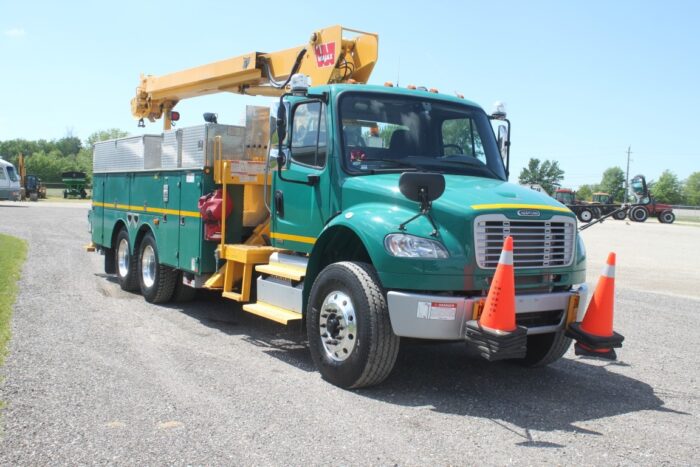 Freightliner M2 106 medium duty truck, green - Image 4