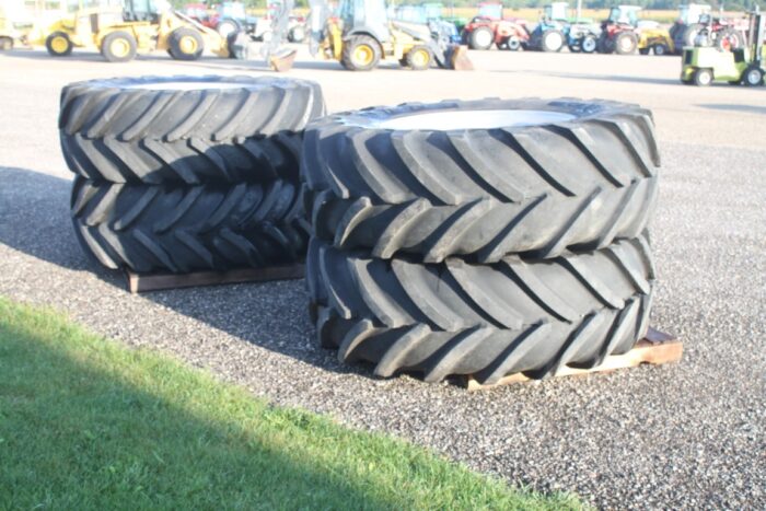 Set of 4-Michelin Mega XBib 620/70R38 radial tubeless sprayer tires & rims - Image 2
