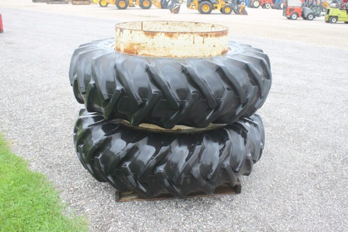 set of 18.4x38 duals - Image 2