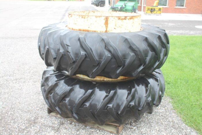set of 18.4x38 duals - Image 4