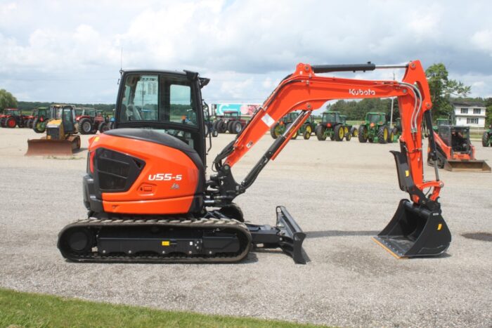 Kubota U55-5 excavator, cab/air, 2-speed, thumb, angle blade, as new - Image 4