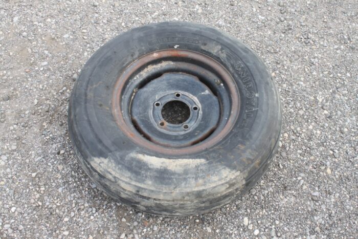 9.5Lx15 tire