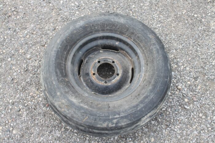 9.5Lx15 tire - Image 3