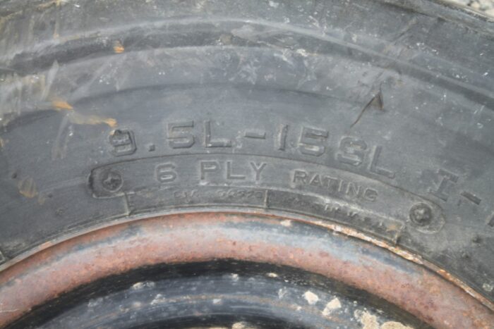 9.5Lx15 tire - Image 4
