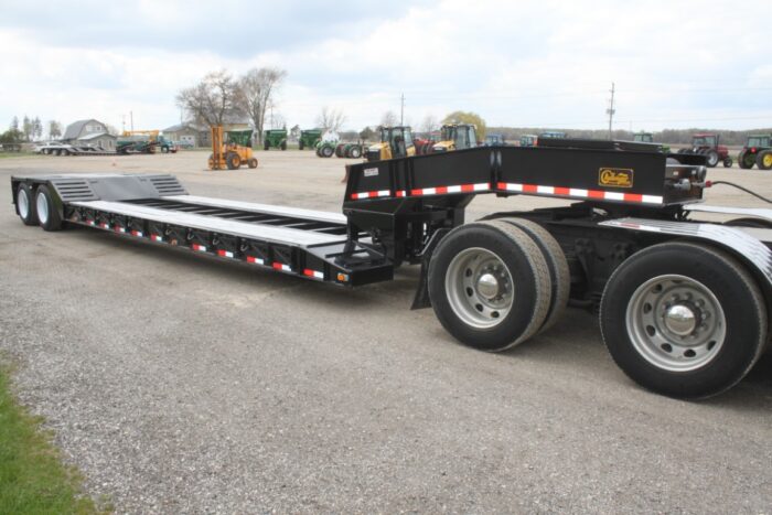 Witzco Challenger NEW, 2023 RG-35 35 ton tandem axle hydraulic detachable gooseneck trailer, black, self contained Honda pup motor, hydraulic neck support, covered load bearing rear deck, 1' flip-out outriggers, ABS brakes, 255/70R22.5 - Image 4