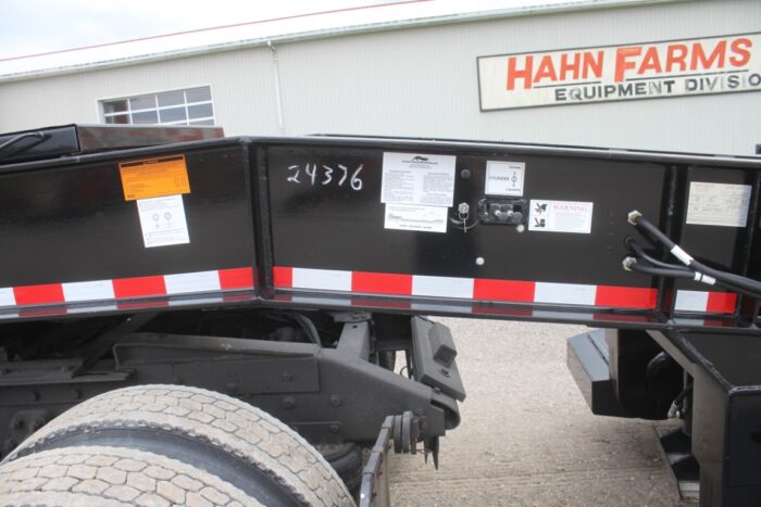 Witzco Challenger NEW, 2023 RG-35 35 ton tandem axle hydraulic detachable gooseneck trailer, black, self contained Honda pup motor, hydraulic neck support, covered load bearing rear deck, 1' flip-out outriggers, ABS brakes, 255/70R22.5 - Image 15