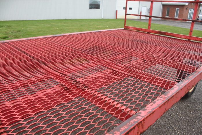 Creekbank 16' steel mesh top hay wagon - Image 6