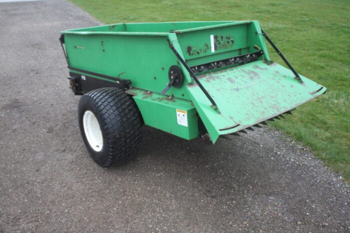 Earth & Turf 320 single axle, turf top dresser spreader, ground drive - Image 5
