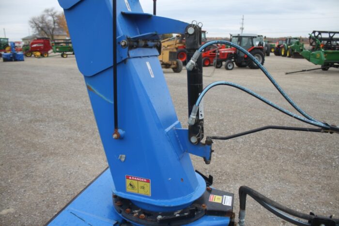 Agri Metal MS 2682 7' snowblower, hydraulic turn, hydraulic deflector, poly anti-scratch cutting edge - Image 8