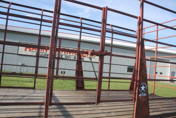 Meyers 18' steel thrower wagon, flared top - Image 7