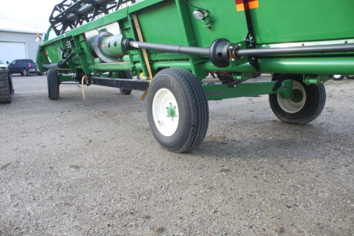 Challenger HC-35 35' header carrier wagon, 235/85R16 highway service tires and rims, green, New and unused - Image 3