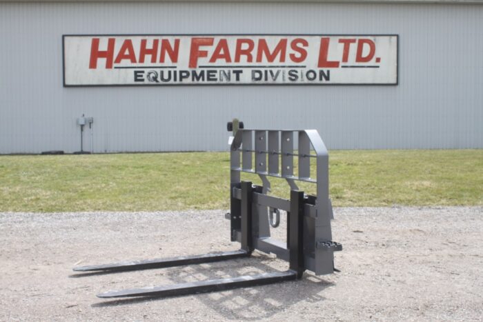 Challenger 3700 lbs deluxe pallet fork, 48" tines, universal skidsteer QT