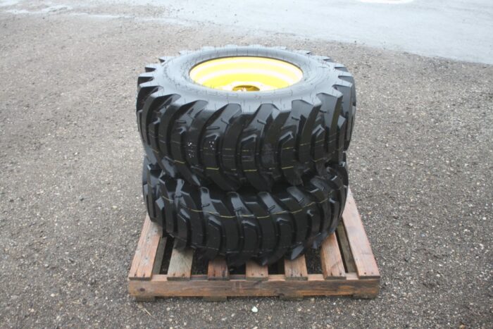 JD set of  2 rear tire assemblies to fit compact tractor, 2000R series - Image 2