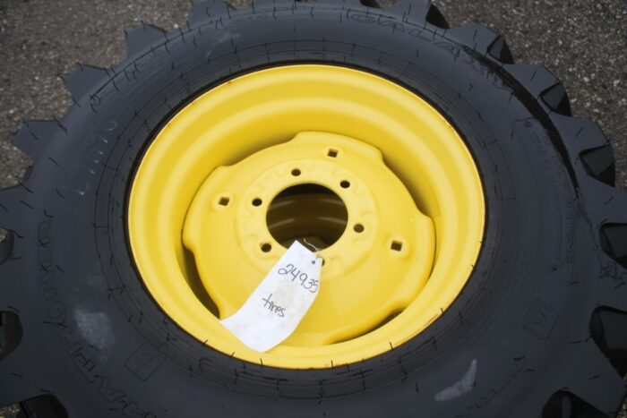 JD set of  2 rear tire assemblies to fit compact tractor, 2000R series - Image 4