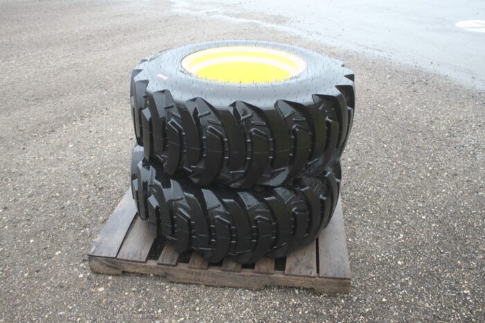 JD Set of 2 rear tire assembleis to fit 3000R series - Image 2