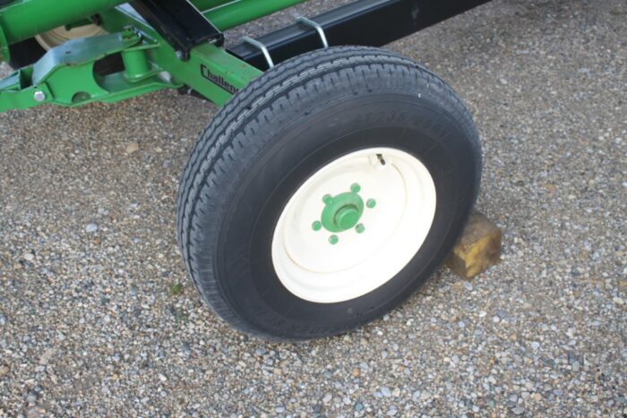 Challenger HC-35 35' header carrier wagon, 235/85R16 highway service tires, green, New and unused - Image 5