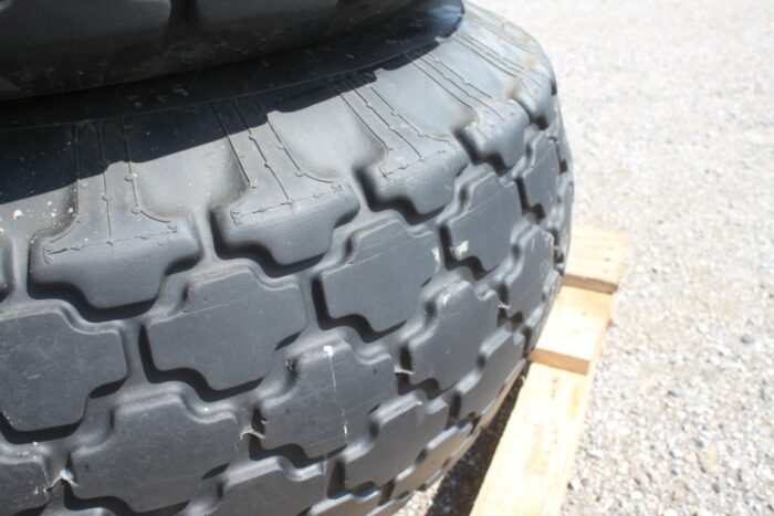 Firestone Set of 4 2-18.4x26 turf tires and 2-16.5x16.1 turf tires - Image 11