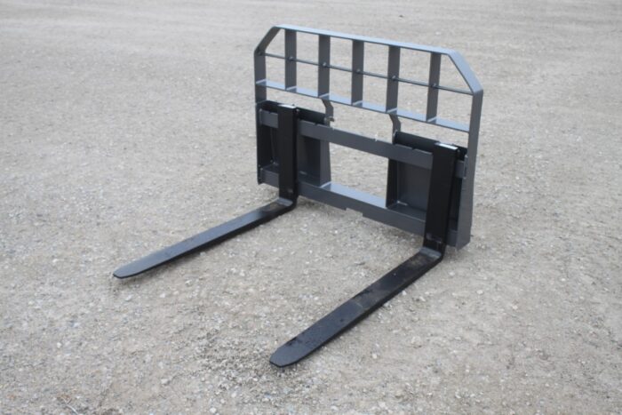 Challenger 3700 lbs standard pallet fork, 42" tines, universal skidsteer QT