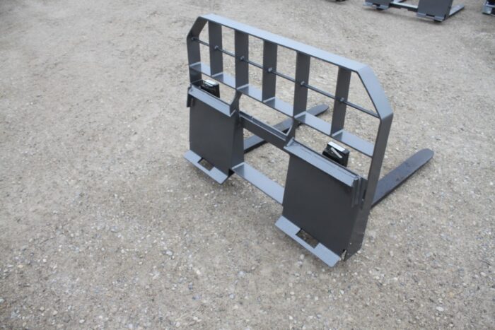 Challenger 3700 lbs standard pallet fork, 42" tines, universal skidsteer QT - Image 3