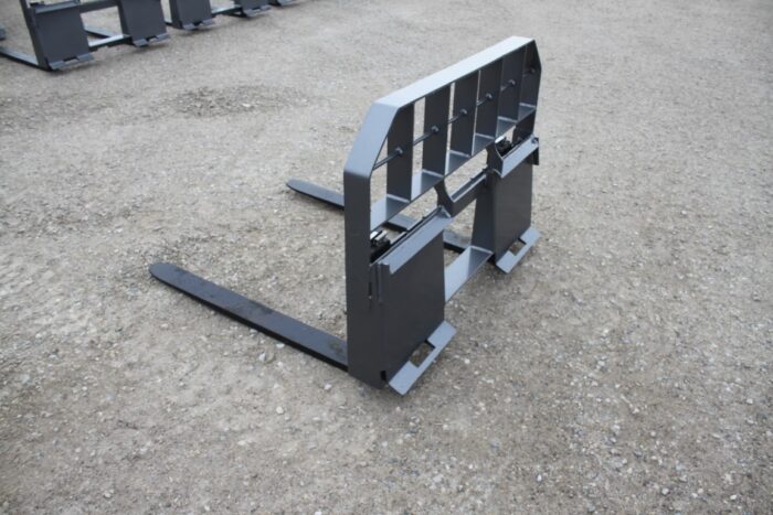 Challenger 3700 lbs standard pallet fork, 42" tines, universal skidsteer QT - Image 4