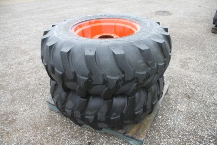 Titan set of 2 16.9-24 industrial tires on 8 bolt rims - Image 3