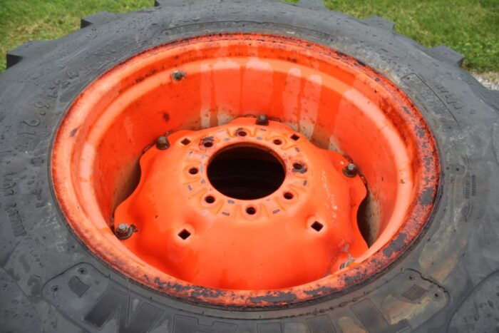 Titan set of 2 16.9-24 industrial tires on 8 bolt rims - Image 4