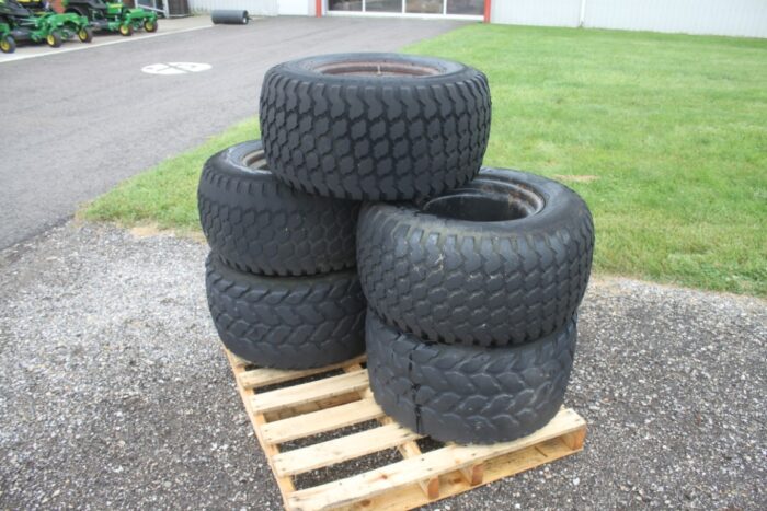 Group of 5 31x13.50-15 NHS tires on rims - Image 2