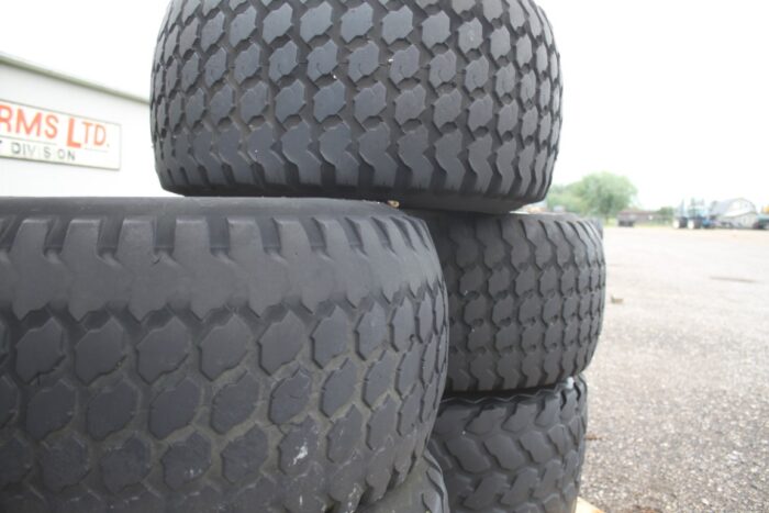 Group of 5 31x13.50-15 NHS tires on rims - Image 5