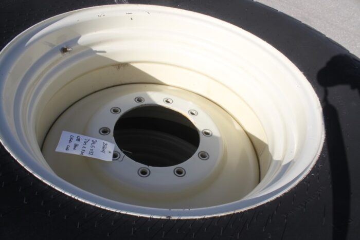 Firestone R-3 diamond tread, 24.5-32, 12 ply, tire and rims - Image 4
