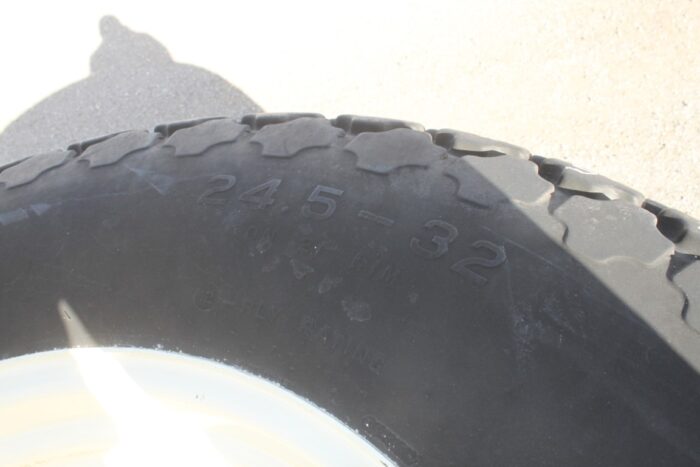 Firestone R-3 diamond tread, 24.5-32, 12 ply, tire and rims - Image 7